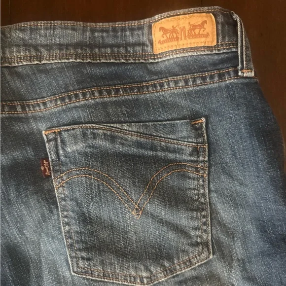 Levi’s’ Women's Blue Denim Shorts 16 - Picture 4 of 6